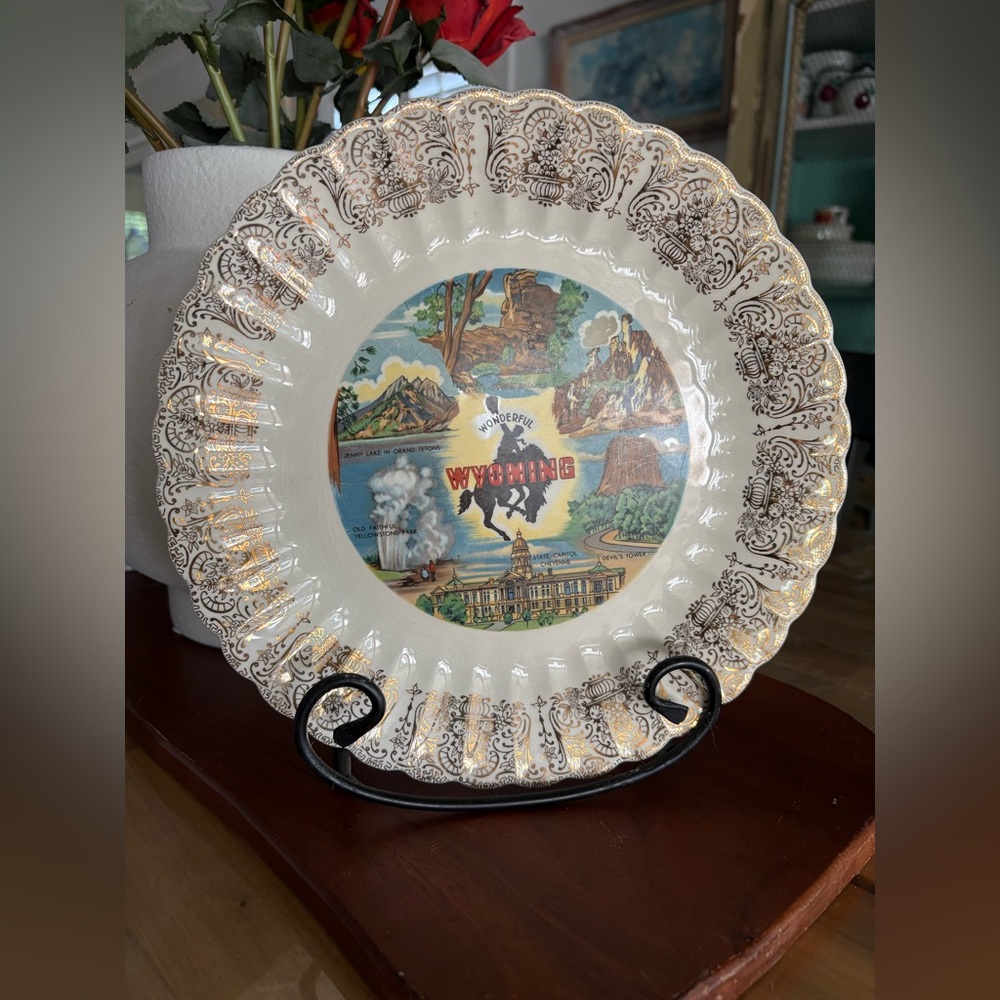 Wonderful Wyoming full color souvenir plate